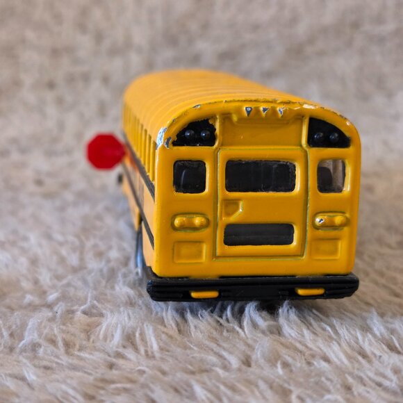 Die-cast Yellow School Bus Toy, 11.5 cm - Picture 6 of 7